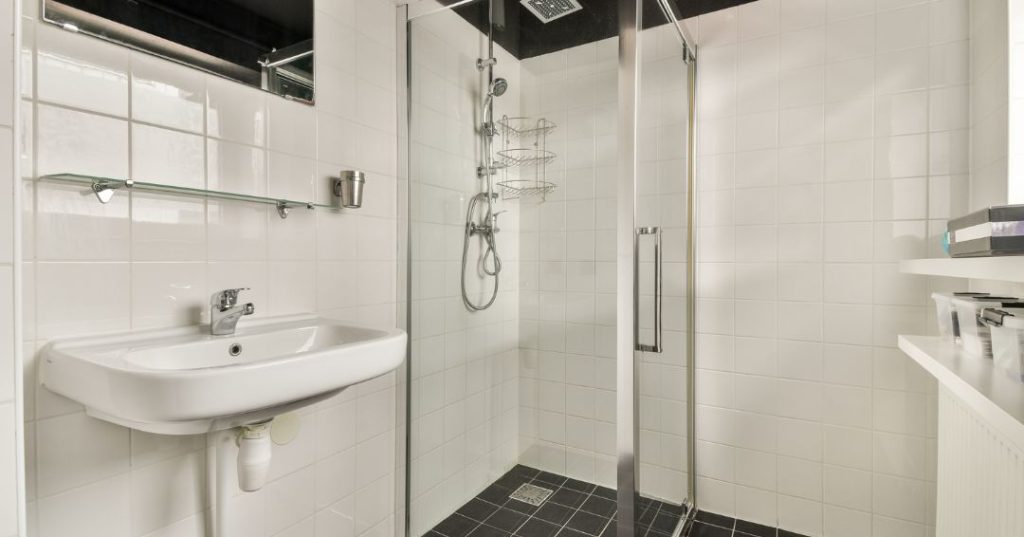 Como Limpar Box de Vidro no Banheiro em São Luís: 4 Passos e Dicas Box de vidro em São Luís